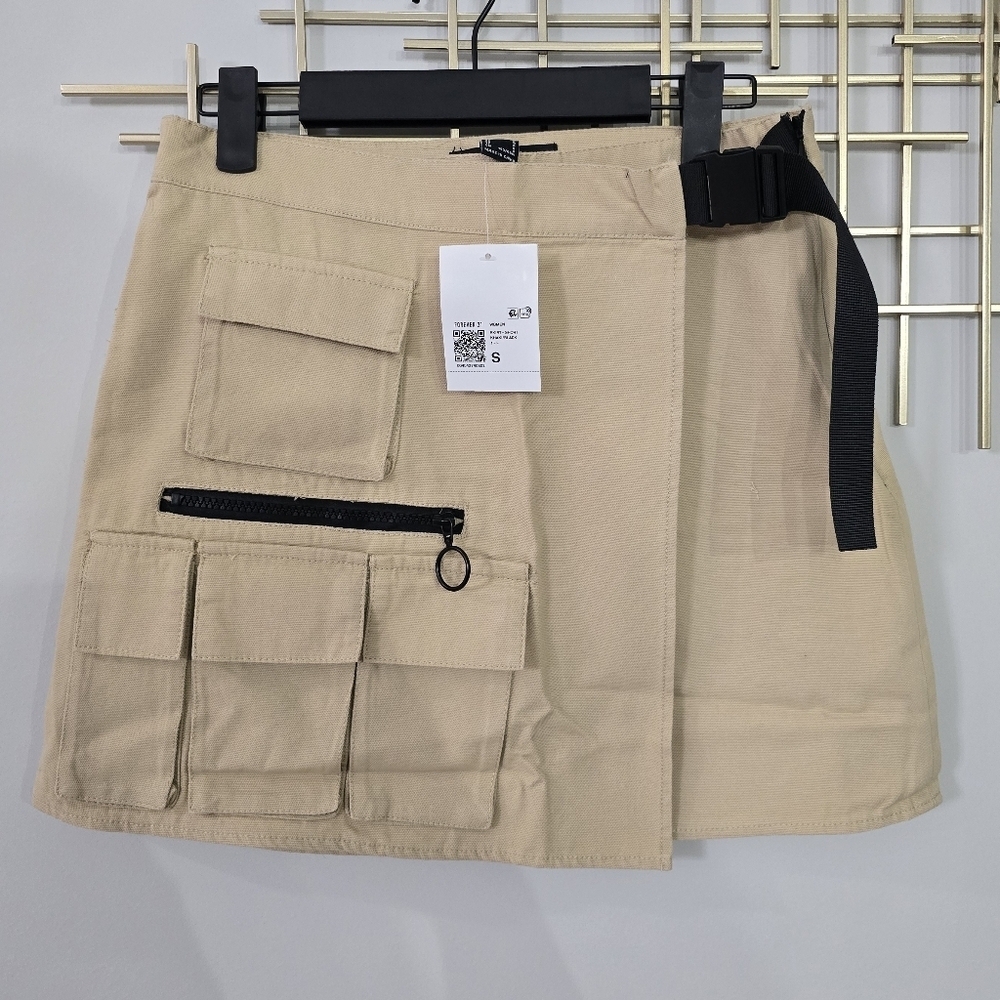 Forever 21 Tan Cargo Skirt with Black Accents​​